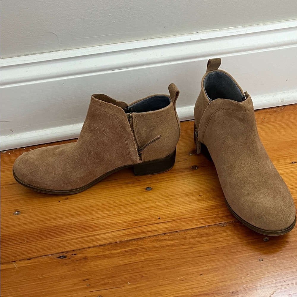 TOMS Desert Tan Suede Chukka Boots